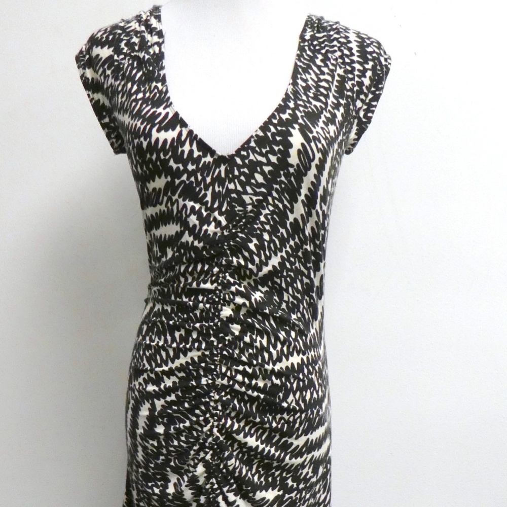Betsey Johnson black cream midi wiggle short sleeve v neck dress L NWT - Picture 2 of 9